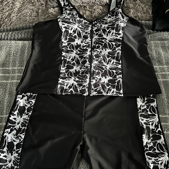 Swimsuit - Picture 3 of 5